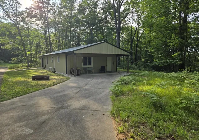 Photo 1 of Single family home for sale at 8207 N Hunters Ridge Dr, Irons, MI 49644 | MLS# 70545327 | Listing updated on 2026-07-21
