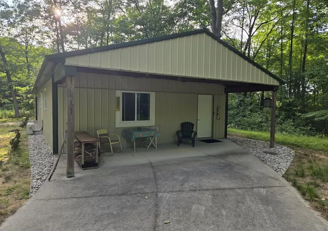 Photo 2 of Single family home for sale at 8207 N Hunters Ridge Dr, Irons, MI 49644 | MLS# 70545327 | Listing updated on 2026-07-21