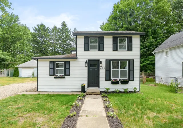 Homes for sale in Vicksburg, MI | 625 Hamilton St, Vicksburg, MI 49097 | MLS# 70536339