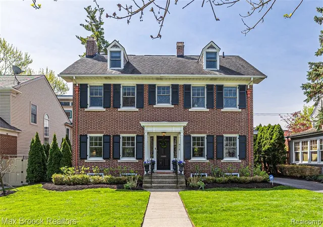 Photo 1 of Sale Pending at 916 Knox St, Birmingham, MI 48009 | MLS# 61003978 | Listing updated on 2026-07-29