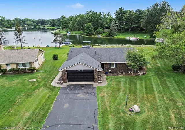 1st image of 5134 Red Fox Dr, Brighton, MI 48114 | MLS# 61019841