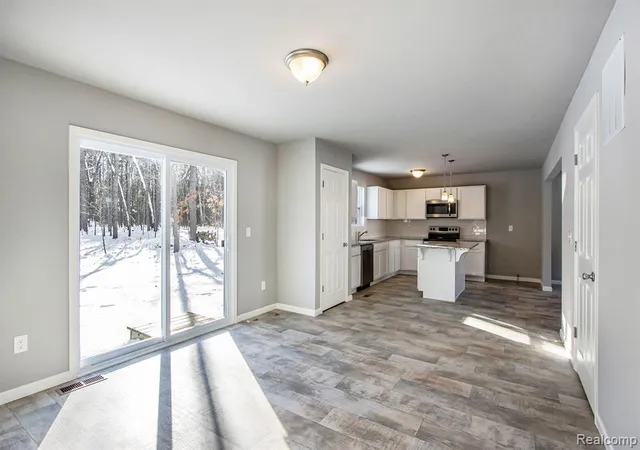 Photo 4 of Sale Pending at 1047 Weatherstone Ln, Howell, MI 48843 | MLS# 60197192 | Listing updated on 2025-06-17