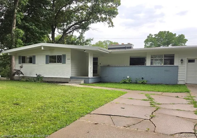 2nd image of 2549 Riverwood Dr Dr, Port Huron, MI 48060 | MLS# 61015203