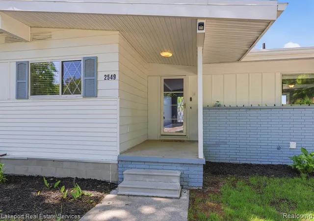 Photo 3 of Sale Pending at 2549 Riverwood Dr, Port Huron, MI 48060 | MLS# 61015203 | Listing updated on 2026-08-23