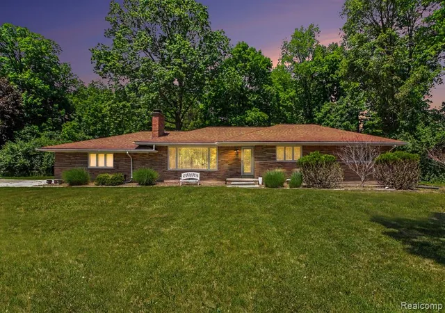 Homes for sale in Farmington Hills, MI | 27682 Wellington St, Farmington Hills, MI 48334 | MLS# 61003812