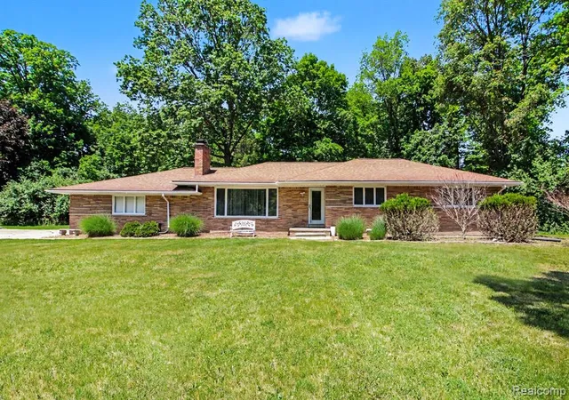 Homes for sale in Farmington Hills, MI | 27682 Wellington St, Farmington Hills, MI 48334 | MLS# 61003812
