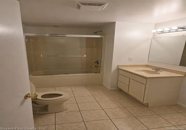 Photo 24 of Single family home for sale at 17150 Hilton St, Southfield, MI 48075 7015 | MLS# 61013257 | Listing updated on 2026-08-26