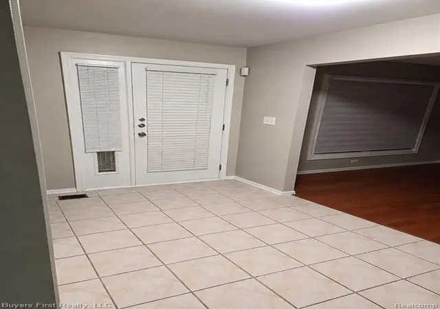 Photo 2 of Single family home for sale at 17150 Hilton St, Southfield, MI 48075 7015 | MLS# 61013257 | Listing updated on 2026-08-26