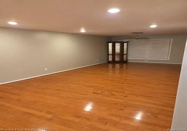 Photo 3 of Single family home for sale at 17150 Hilton St, Southfield, MI 48075 7015 | MLS# 61013257 | Listing updated on 2026-09-18