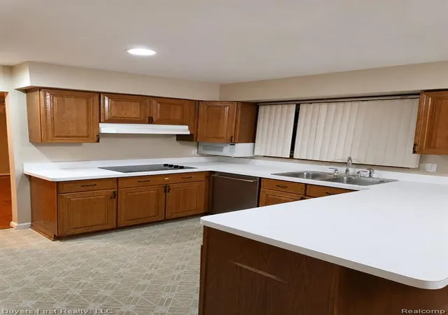 Photo 4 of Single family home for sale at 17150 Hilton St, Southfield, MI 48075 7015 | MLS# 61013257 | Listing updated on 2026-09-18