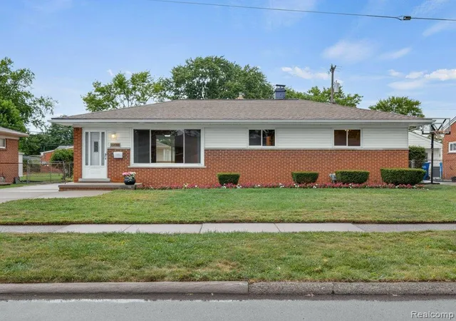 Photo 2 of Sale Pending at 4649 Reader Dr, Warren, MI 48092 | MLS# 61020455 | Listing updated on 2026-08-18