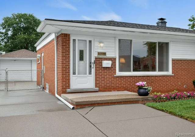 Photo 3 of Sale Pending at 4649 Reader Dr, Warren, MI 48092 | MLS# 61020455 | Listing updated on 2026-08-18