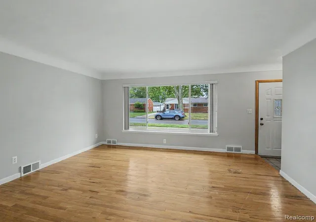 Photo 4 of Sale Pending at 4649 Reader Dr, Warren, MI 48092 | MLS# 61020455 | Listing updated on 2026-08-18