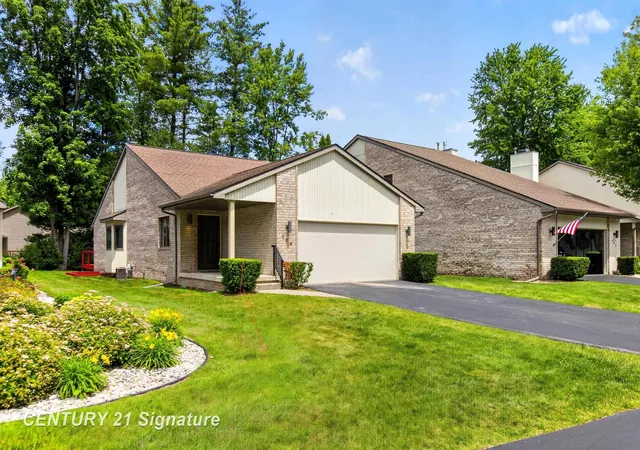 Homes for sale in Midland, MI | 708 Shorefront Cir, Midland, MI 48640 | MLS# 50212732
