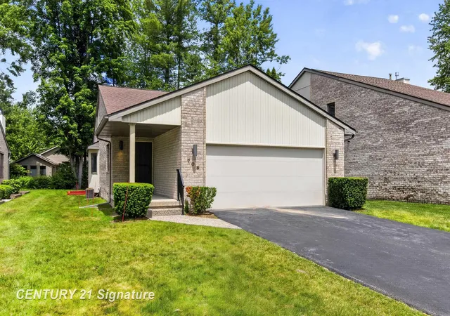 Homes for sale in Midland, MI | 708 Shorefront Cir, Midland, MI 48640 | MLS# 50212732