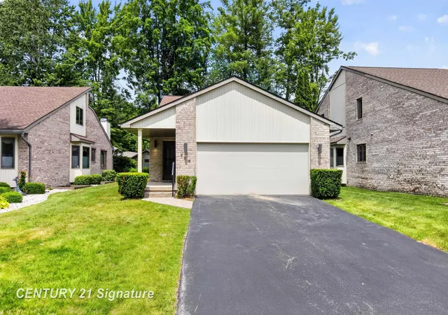 Homes for sale in Midland, MI | 708 Shorefront Cir, Midland, MI 48640 | MLS# 50212732