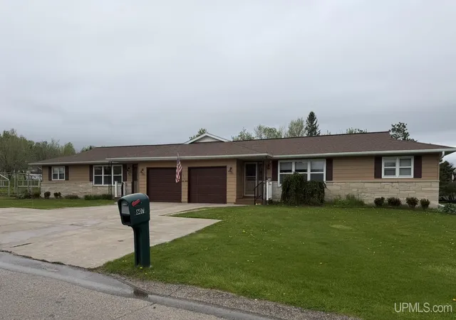 Homes for sale in Iron Mountain, MI | 607/609 Kennedy Rd, Iron Mountain, MI 49801 | MLS# 50208350