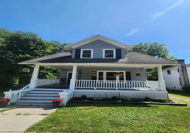 Single family home for sale at 227 S Main St, Vassar, MI 48768 | MLS# 50219548
