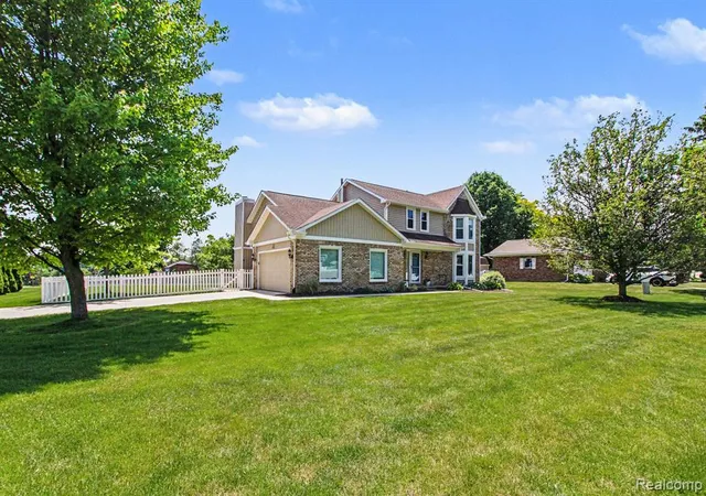 Homes for sale in Clarkston, MI | 6433 Woodcrest Rdg, Clarkston, MI 48346 | MLS# 61001996