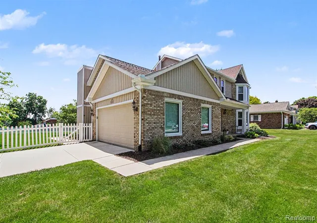 Homes for sale in Clarkston, MI | 6433 Woodcrest Rdg, Clarkston, MI 48346 | MLS# 61001996
