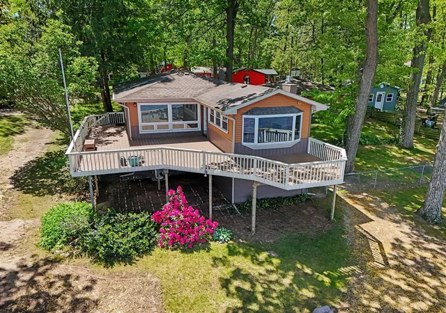 Homes for sale in Colon, MI | 58774 Lakeshore Dr, Colon, MI 49040 | MLS# 70533970