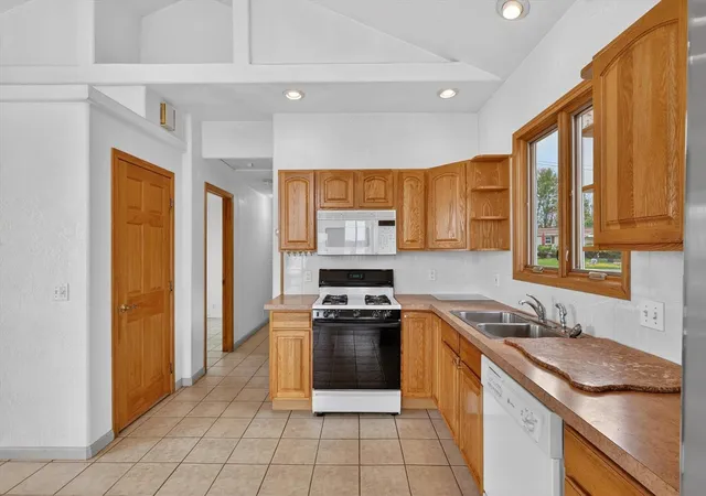 4th image of 13117 Lakeshore Dr, Shelbyville, MI 49344 | MLS# 70528936