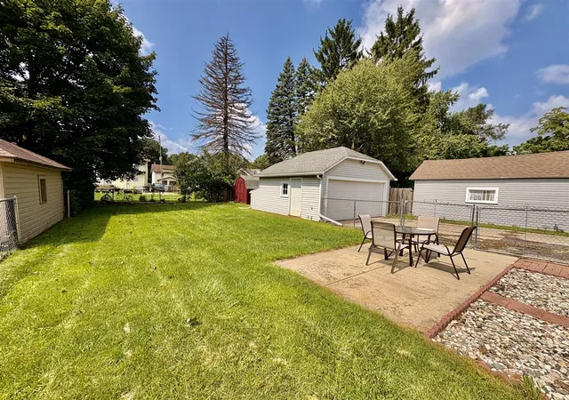 Photo 3 of Single family home for sale at 602 Seventh St, Jackson, MI 49203 | MLS# 70554239 | Listing updated on 2026-09-15