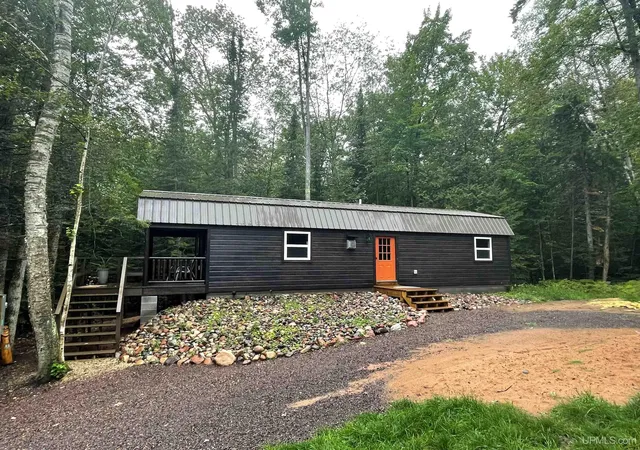 Homes for sale in Hancock, MI | 26950 & 26881 E Grosse Point Rd, Hancock, MI 49930 | MLS# 50208306