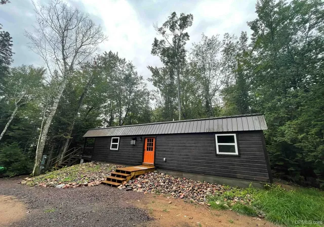 Homes for sale in Hancock, MI | 26950 & 26881 E Grosse Point Rd, Hancock, MI 49930 | MLS# 50208306