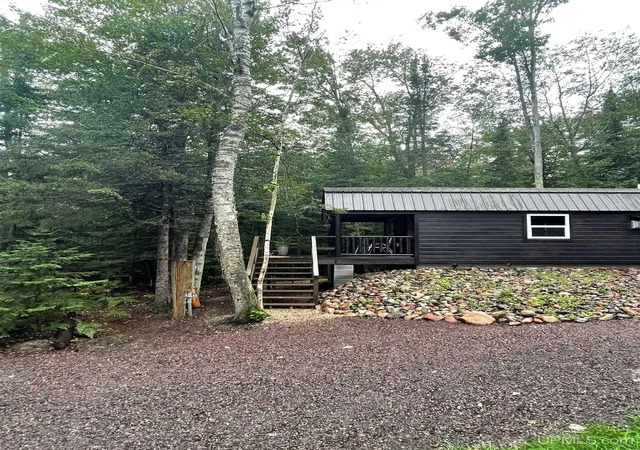 Homes for sale in Hancock, MI | 26950 & 26881 E Grosse Point Rd, Hancock, MI 49930 | MLS# 50208306