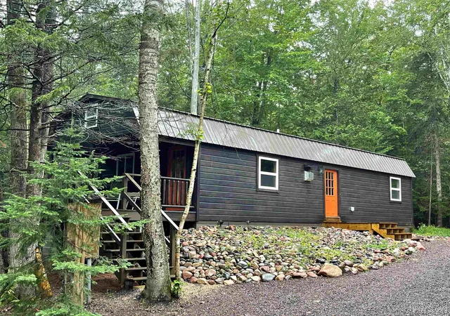 Homes for sale in Hancock, MI | 26950 & 26881 E Grosse Point Rd, Hancock, MI 49930 | MLS# 50208306