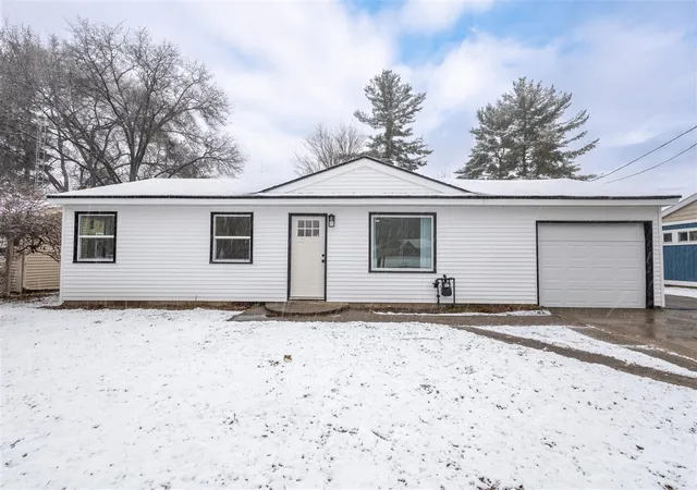 Homes for sale in Grand Rapids, MI | 293 60th St, Grand Rapids, MI 49548 | MLS# 70510998