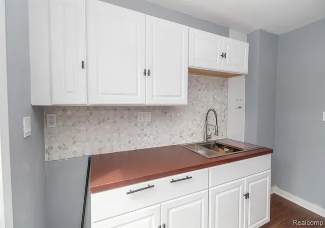 4th image of 881 Garfield Ave, Lincoln Park, MI 48146 | MLS# 60974089