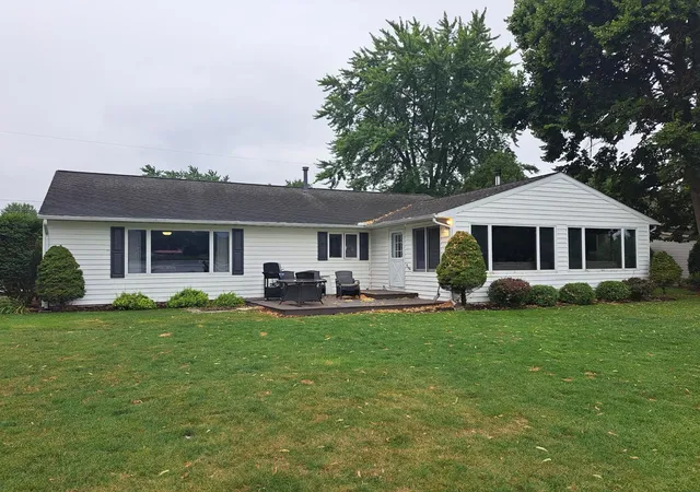 2nd image of 421 Wilcox Parkway Parkway, Clare, MI 48617 | MLS# 50217411