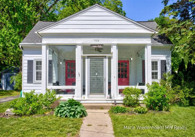 Homes for sale in Saugatuck, MI | 722 Lake St, Saugatuck, MI 49453 | MLS# 70533717