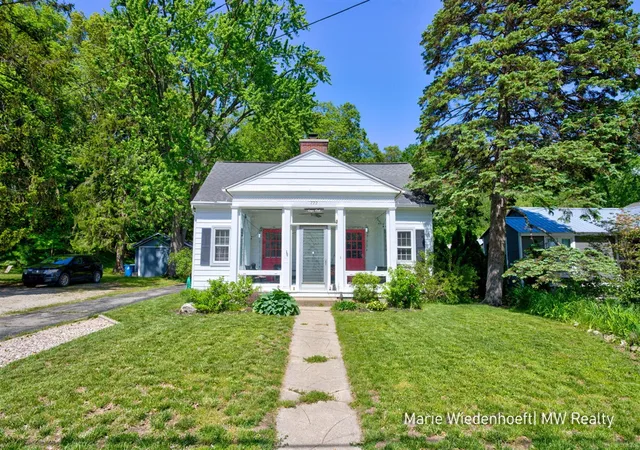 Homes for sale in Saugatuck, MI | 722 Lake St, Saugatuck, MI 49453 | MLS# 70533717
