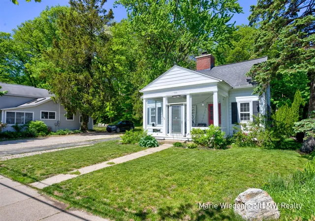 Homes for sale in Saugatuck, MI | 722 Lake St, Saugatuck, MI 49453 | MLS# 70533717