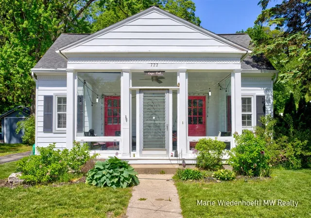 Homes for sale in Saugatuck, MI | 722 Lake St, Saugatuck, MI 49453 | MLS# 70533717