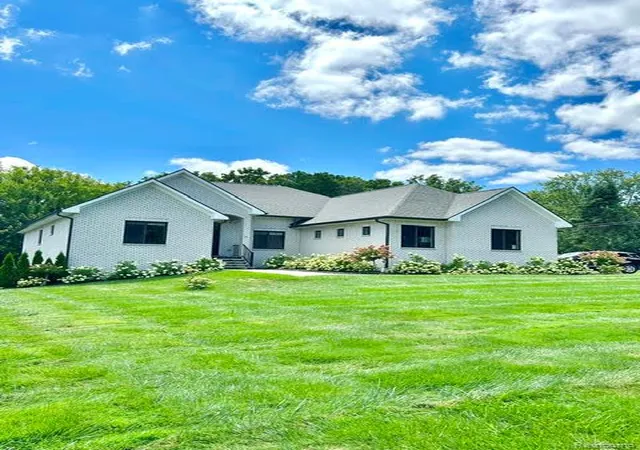 2nd image of 39 Stark Rd, Rochester Hills, MI 48307 | MLS# 61022661