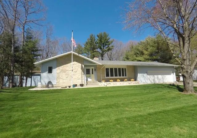 Homes for sale in Cadillac, MI | 3320 W 13th St, Cadillac, MI 49601 | MLS# 80067352