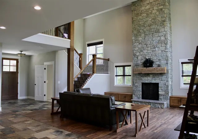 Photo 4 of Sale Pending at 3781 Bridgehampton Dr Ne Dr, Grand Rapids, MI 49546 | MLS# 70492863 | Listing updated on 2025-10-24