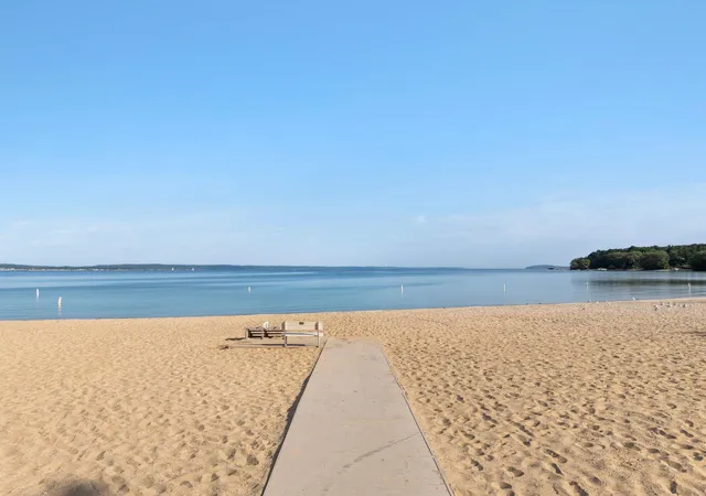 Photo 4 of Single family home for sale at 1100 Peninsula Dr, Traverse City, MI 49686 | MLS# 80072945 | Listing updated on 2026-08-31