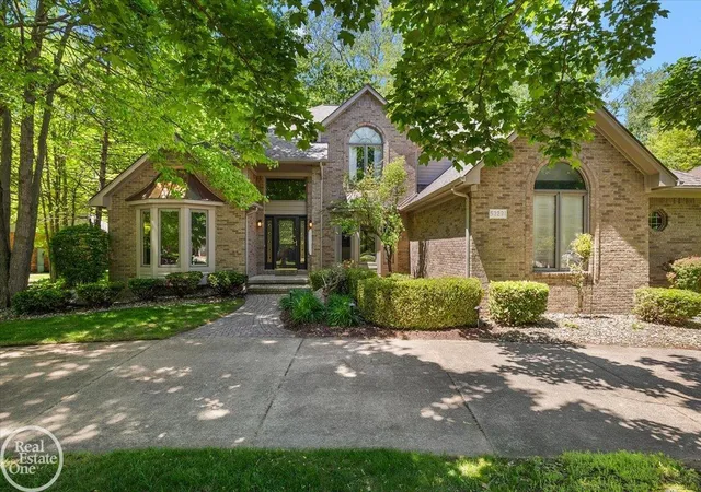 Photo 2 of Sale Pending at 53291 Shanelle Ln, Shelby Township, MI 48315 | MLS# 50216027 | Listing updated on 2026-08-17