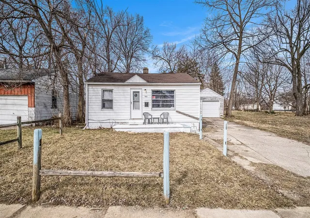Photo 2 of Single family home for sale at 933 E Foss Ave, Flint, MI 48505 | MLS# 70549972 | Listing updated on 2026-09-04