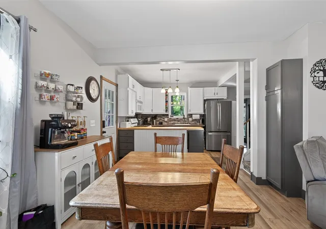 Photo 2 of Sale Pending at 6875 Hammond Ave, Caledonia, MI 49316 | MLS# 70554682 | Listing updated on 2026-09-02