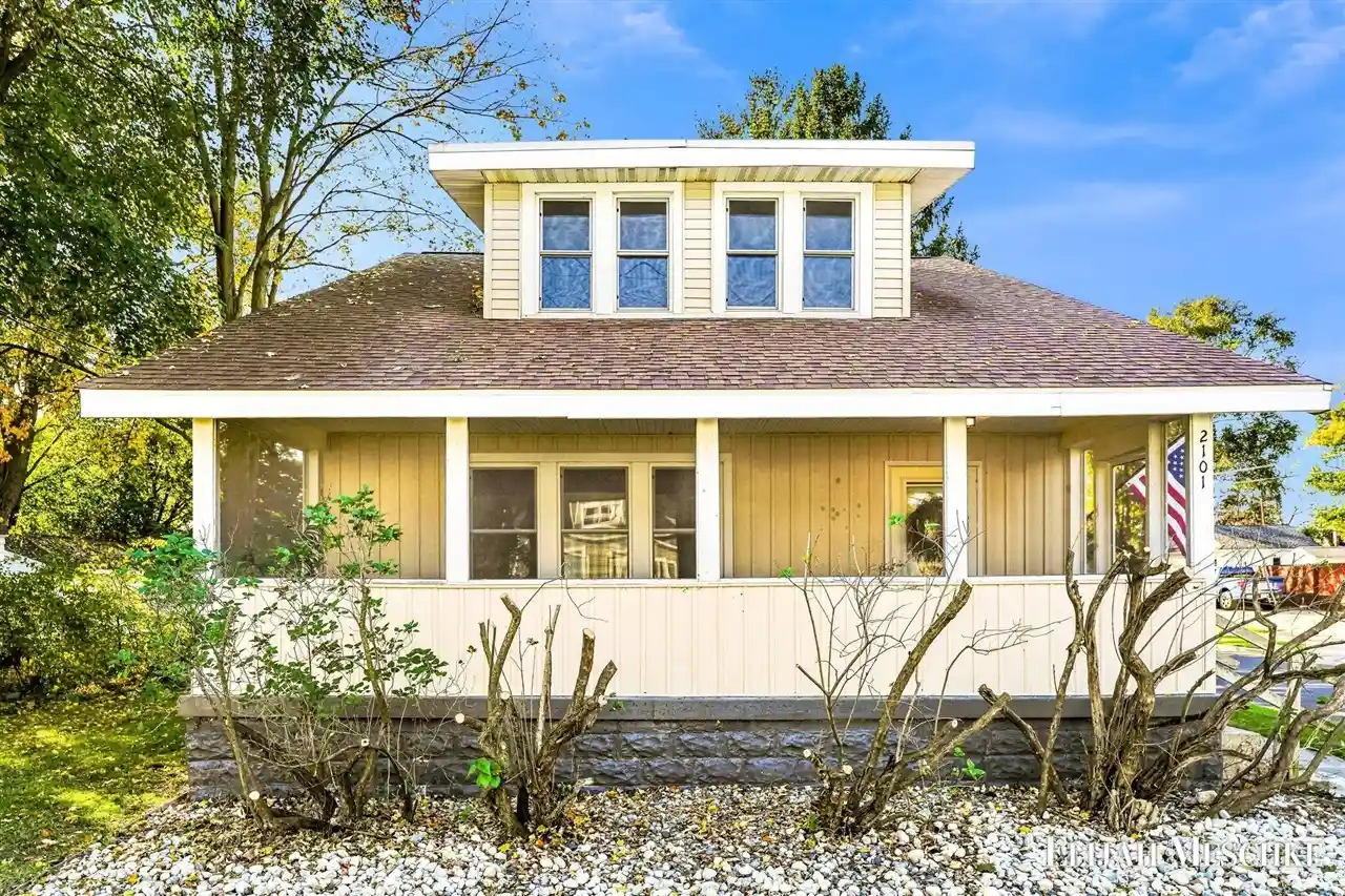 Photo 1 of Single family home for sale at 2101 Wyoming Ave, Wyoming, MI 49519 | MLS# 70567342 | Listing updated on 2026-10-30
