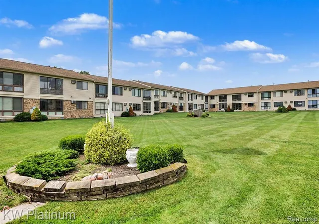 Homes for sale in Marysville, MI | 1700 River Rd, Marysville, MI 48040
