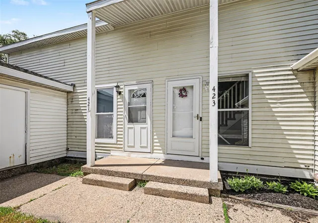 Photo 3 of Single family home for sale at 423 Pine Pl St, Grand Rapids, MI 49548 | MLS# 70538969 | Listing updated on 2026-09-15