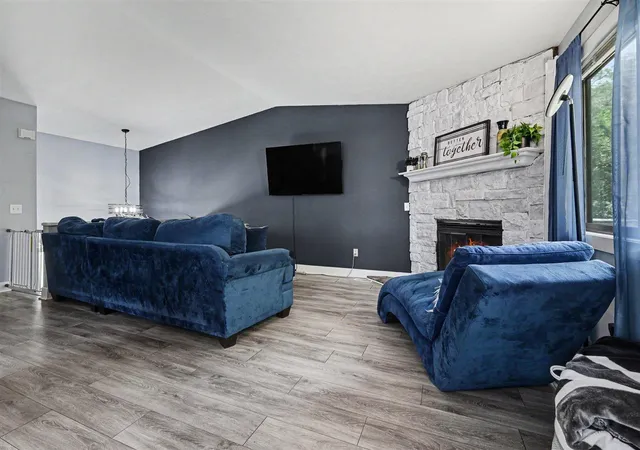 Photo 4 of Single family home for sale at 423 Pine Pl St, Grand Rapids, MI 49548 | MLS# 70538969 | Listing updated on 2026-09-15