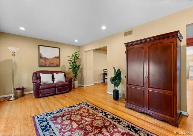 Homes for sale in Huntington Woods, MI | 10065 Hart Ave, Huntington Woods, MI 48070 | MLS# 60999042